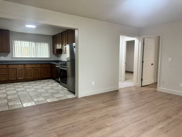 2BR/1BA Apartment · Oakland photo 4