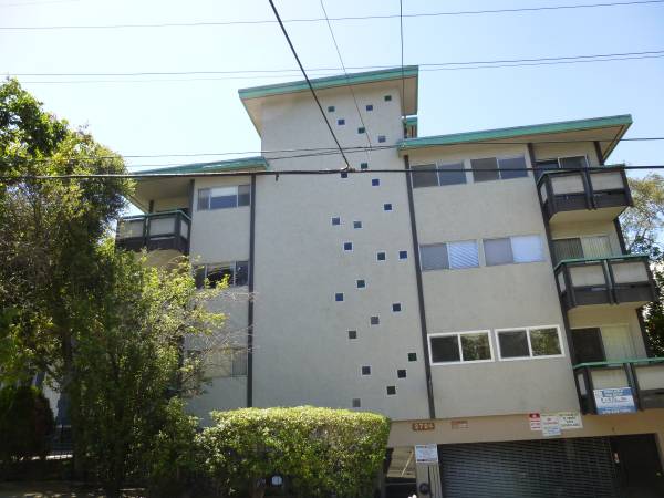 2BR/2BA Apartment on Channing Way · Berkeley photo 2