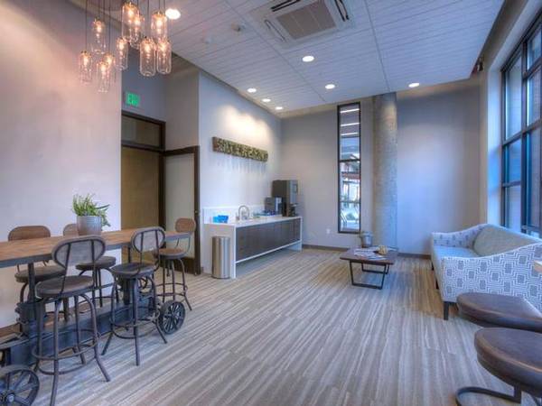 Apartments on Bayview Cir · San Francisco photo 4