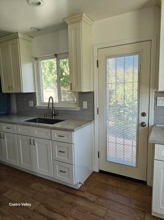 2BR/1BA Duplex · Hayward photo 3