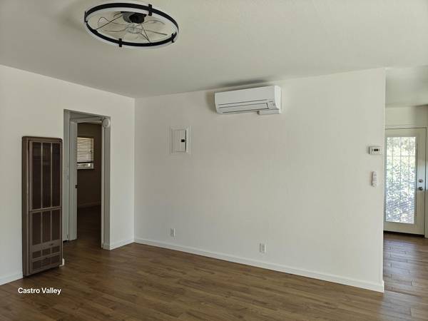 2BR/1BA Duplex · Hayward photo 2