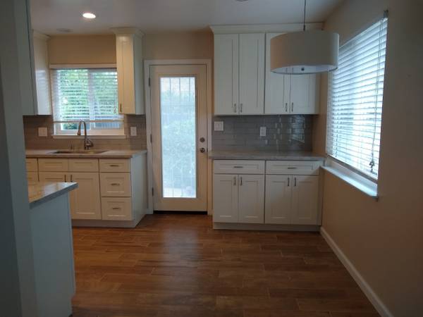 2BR/1BA Duplex · Hayward photo 5