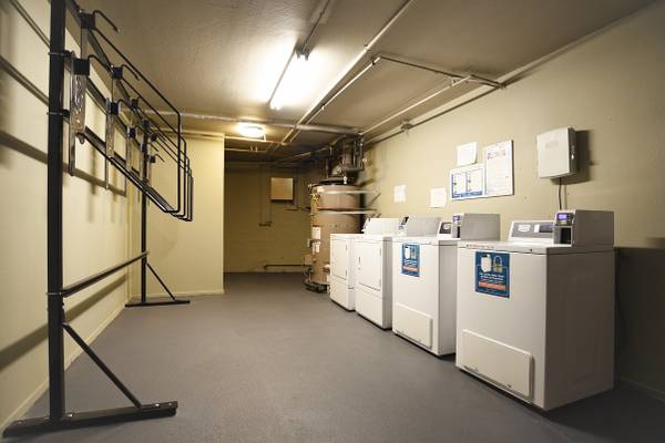 1BR/1BA Apartment on Palm Ave. · Oakland photo 3