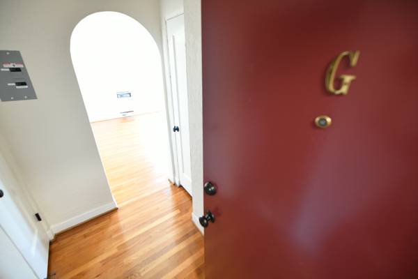 479 Merritt Ave photo 4