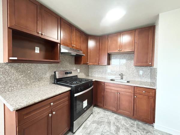 Apartments on Waller Ave B · Richmond photo 5