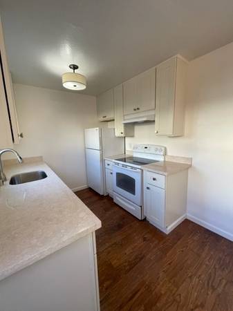 2BR/1BA Apartment · Burlingame photo 2