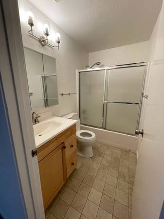 2BR/1BA Apartment · Burlingame photo 4