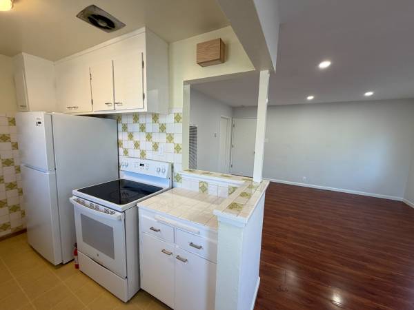 1BR/1BA Apartment · Oakland photo 5