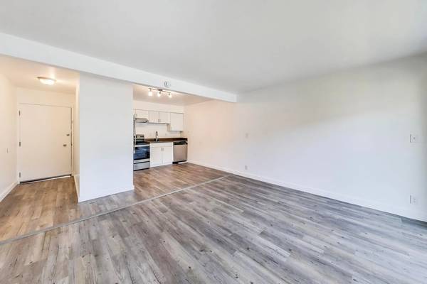 2BR/1BA Apartment · Newark