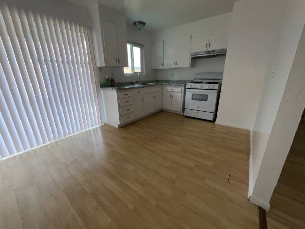 2BR/1BA Single Family House · Santa Rosa photo 5
