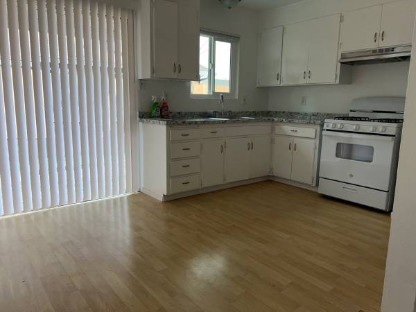 2BR/1BA Single Family House · Santa Rosa photo 4