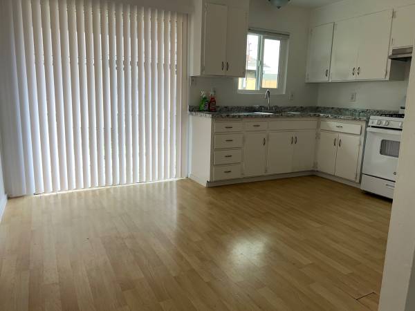 2BR/1BA Single Family House · Santa Rosa photo 3