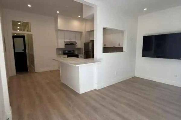 Apartments on Valencia Street · San Francisco photo 2