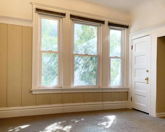 1346 Pine photo 4