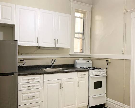 1346 Pine photo 2