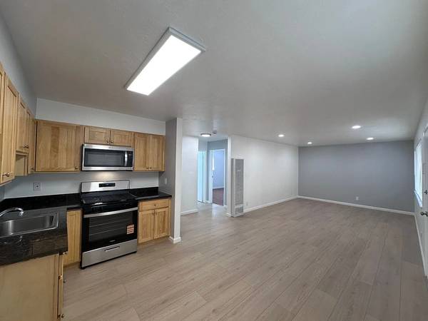 2BR/1BA Apartment on 39th Ave · Oakland photo 2