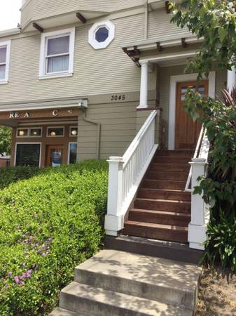 5BR/2BA Apartment · Berkeley photo 2