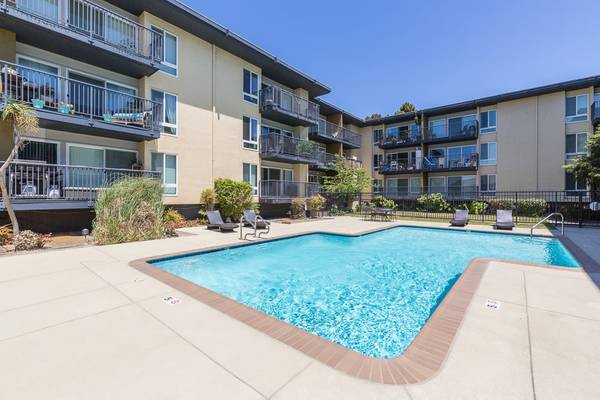 Apartments on Shore Line Dr · Alameda