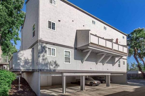Newly Renovated 3/2.5 Bath End-unit Townhome With Vaulted Ceilings – Minutes To I-680 &amp; Downtown! photo 4