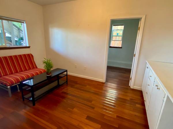 1BR/1BA Duplex · Oakland photo 5