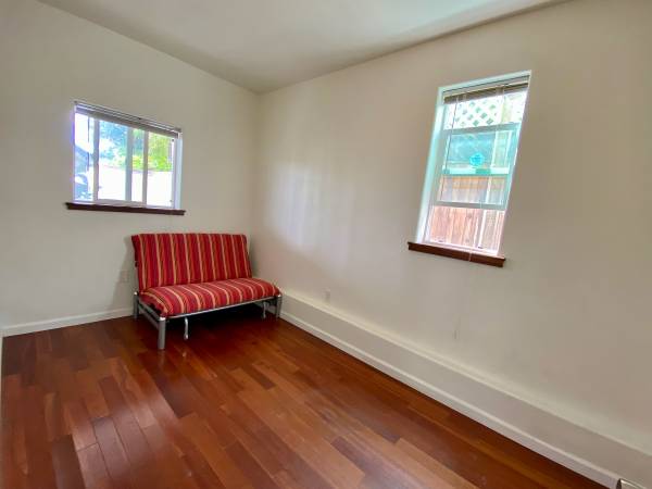 1BR/1BA Duplex · Oakland photo 4
