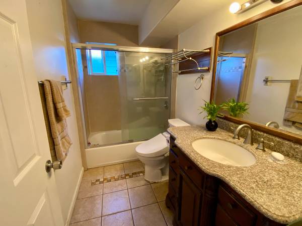 1BR/1BA Duplex · Oakland photo 3