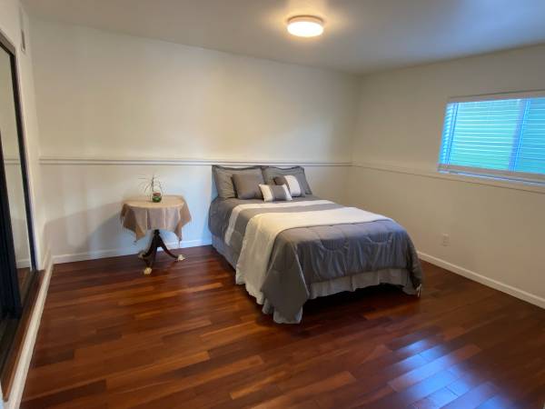 1BR/1BA Duplex · Oakland photo 2