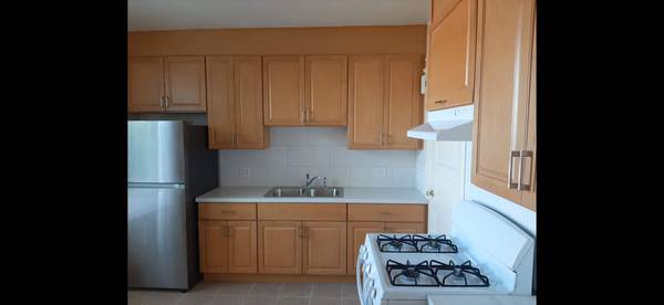 1BR/1BA Apartment · Oakland photo 4