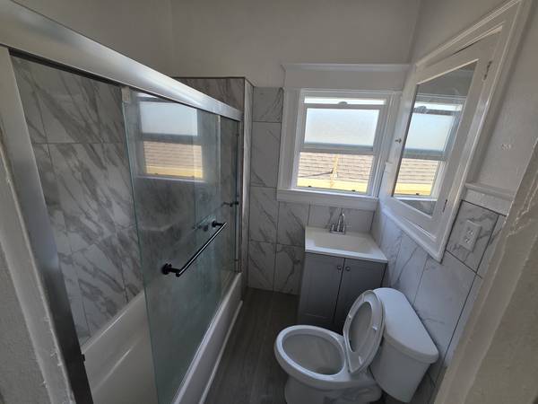 1BR/1BA Apartment · Oakland photo 2