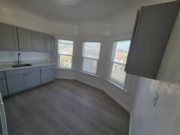 1BR/1BA Apartment · Oakland photo 3