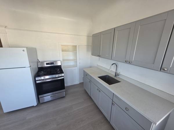 1BR/1BA Apartment · Oakland photo 5