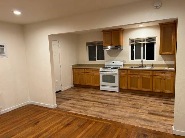 1BR/1BA Duplex · Hayward photo 3