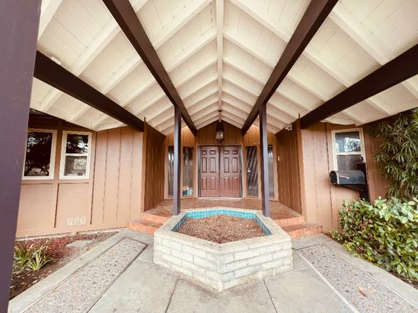 4BR/2BA Single Family House on Country Ln · Pleasanton photo 2
