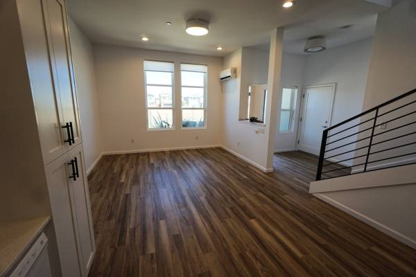 2BR/2BA Single Family House on Ashwood Ln · Patterson photo 3