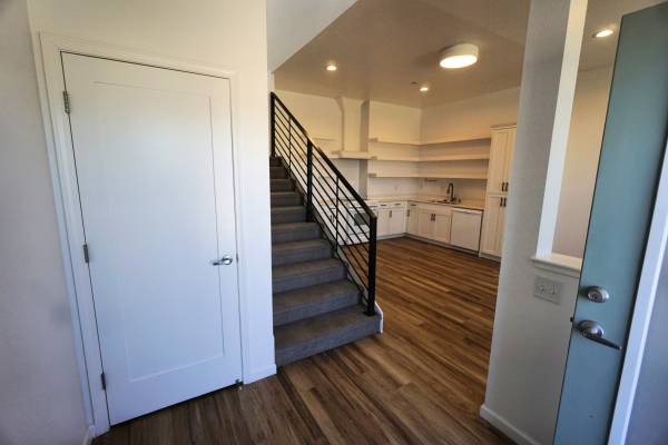 2BR/2BA Single Family House on Ashwood Ln · Patterson photo 4