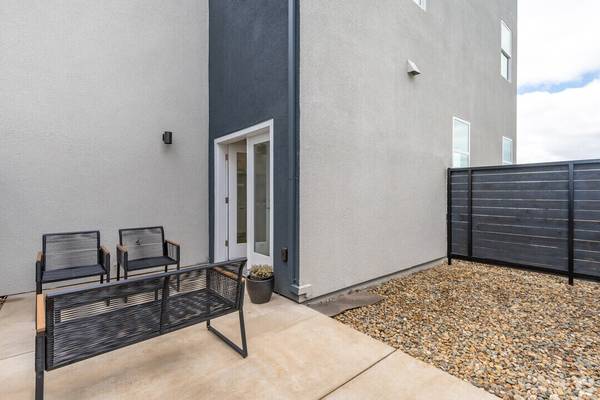3BR/3BA Duplex on Eastwood Way · Patterson photo 2
