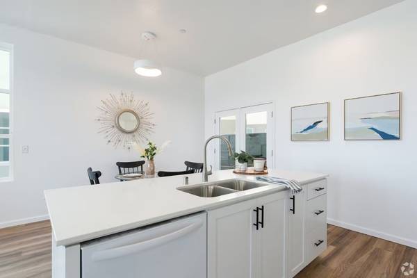 3BR/3BA Duplex on Eastwood Way · Patterson photo 4