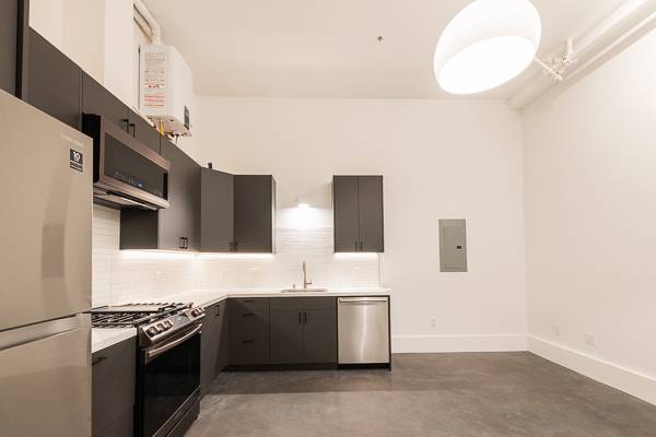 0BR/1BA Apartment · Oakland photo 5