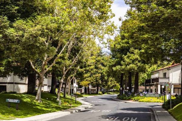 Condos on Paseo Padre Parkway · Union City