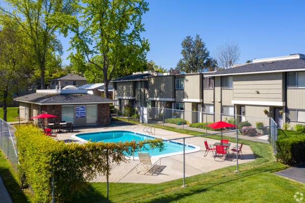 2BR/2BA Townhouse · Pleasanton photo 2