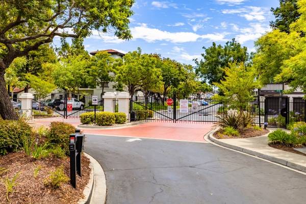 Condos on Paseo Padre Parkway · Union City photo 2