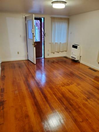 2BR/1BA Apartment · Berkeley photo 2