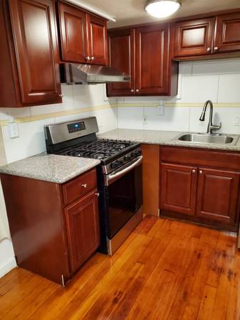 2BR/1BA Apartment · Berkeley photo 3