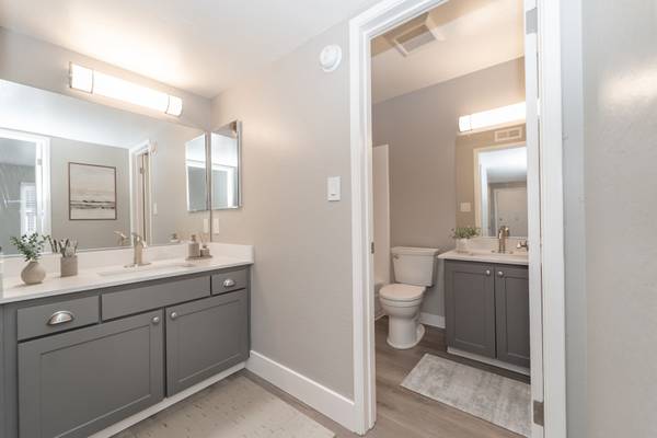 Mission Heights Apartments photo 3