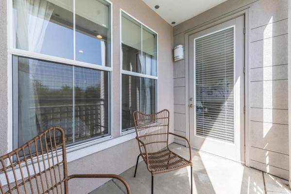 Apartments on Lick Mill Blvd · Santa Clara photo 2