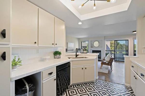 1BR/1BA Condo on Sea Spray Ln · San Mateo photo 4