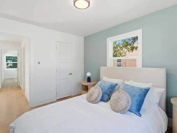 SAN JOSE - Beautifully Maintained 2/1 Single Family Home photo 3