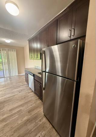 2BR/1BA Apartment · Pleasanton photo 2