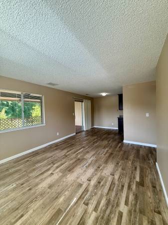 2BR/1BA Apartment · Pleasanton photo 5