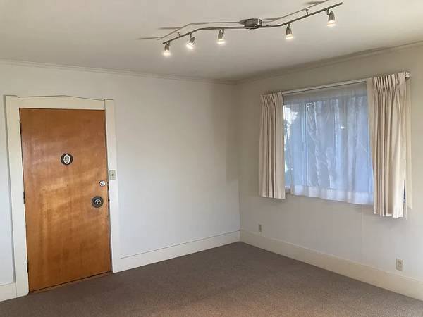 Apartments on San Sebastian Ave · Oakland photo 5